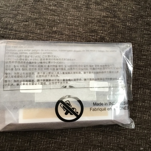 🎉🥳 HOST PICK!  Michael Kors logo card wallet set - Picture 5 of 5